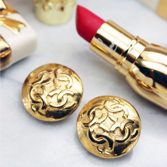 CHANEL Jewelry - 🎊🌟 CHANEL HP! 🎉 Vintage CC Logo Chanel Earrings